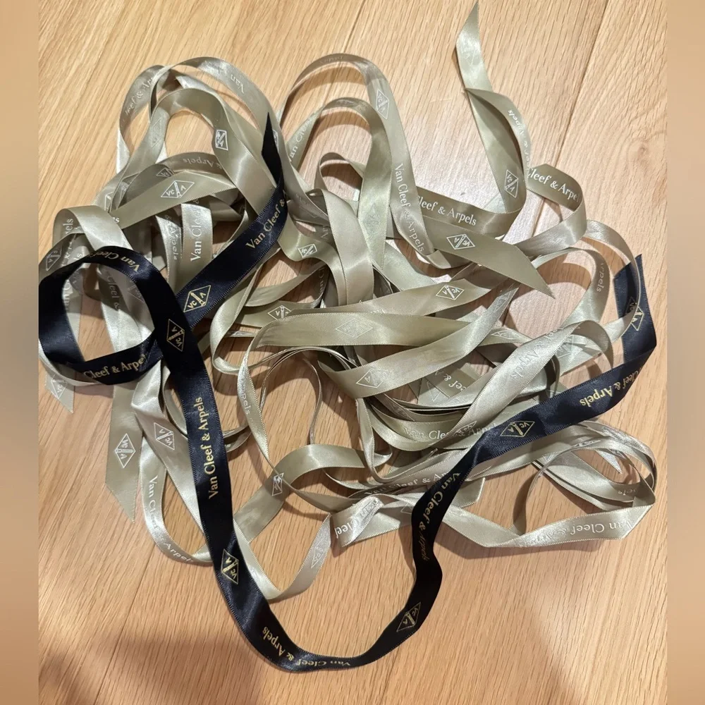Lot of 9 Van cleef & Arpels ribbons
